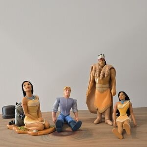 VTG 90s Pochahontas Toys
